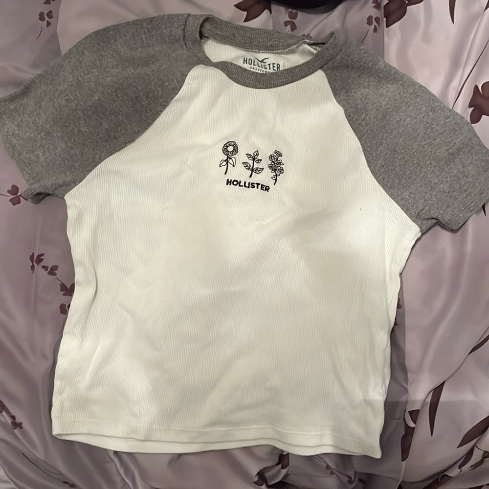 Hollister Baby Tee Size XS